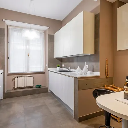 1 - Elegante Con Terrazzo شقة