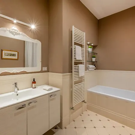 1 - Elegante Con Terrazzo アパート *