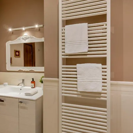 1 - Elegante Con Terrazzo